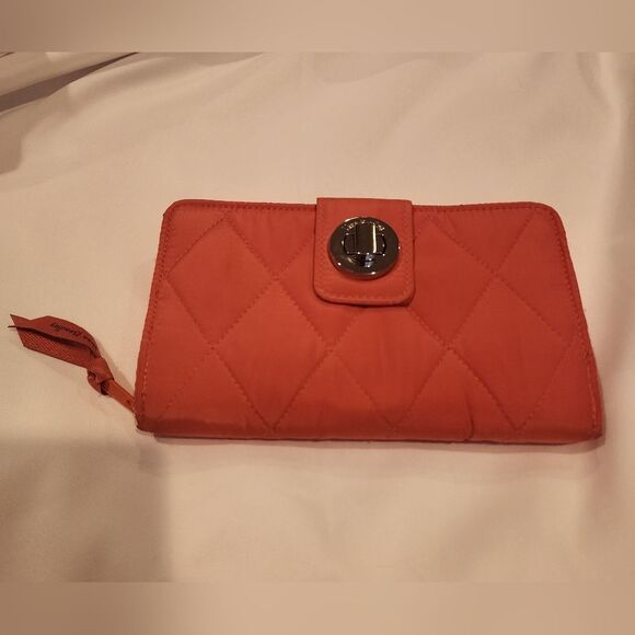 Vera Bradley RFID turn lock pink wallet like new - Picture 1 of 8